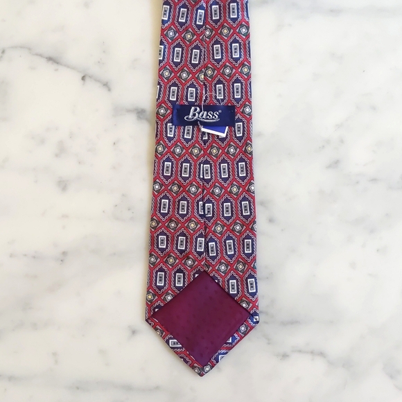 NWT. Bass 100% Italian Silk Tie with Multicolor Design Patterns. - Picture 4 of 5